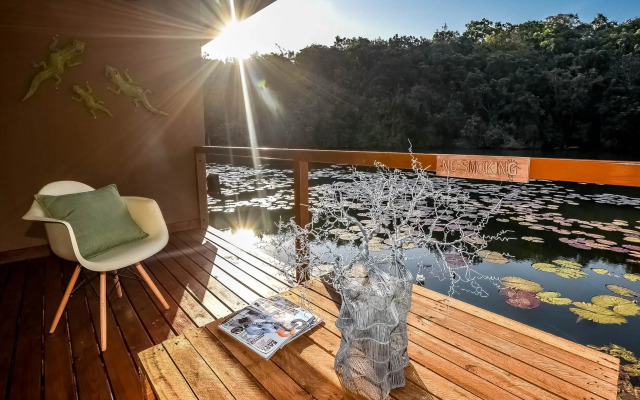 Bambuu Lakeside Lodge
