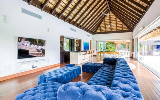 Sunny Vacation Villa 65