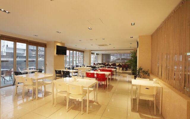Reve Hotel Suwon