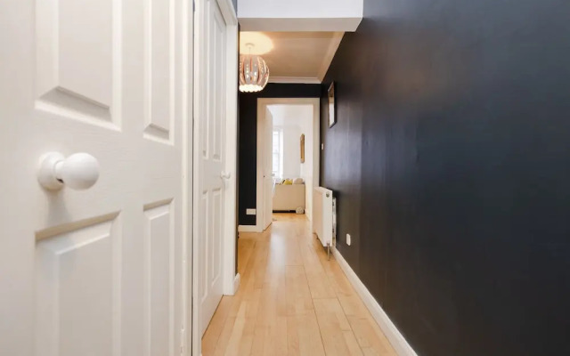 JOIVY Charming 1-Bed Home W/Patio Nearby The Castle