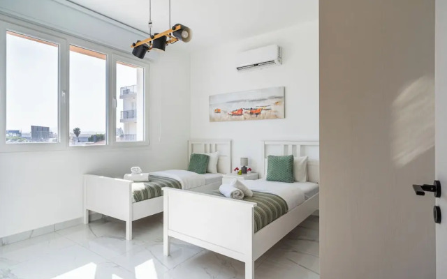 Doria 2-Bedroom Apartment & Balcony in Larnaca