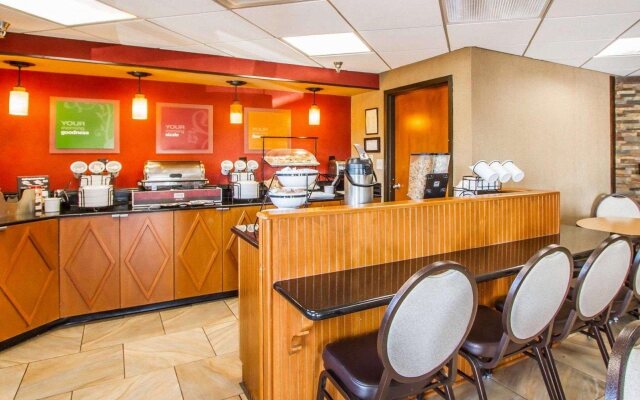 Rodeway Inn & Suites