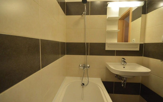 Toldi Apartments