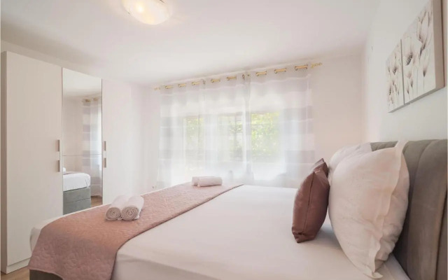 Three-Bedroom Apartment in Dugi Rat