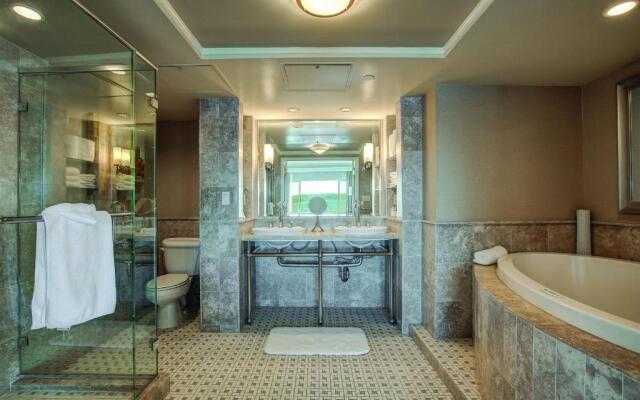 Woodmark Hotel and Still Spa