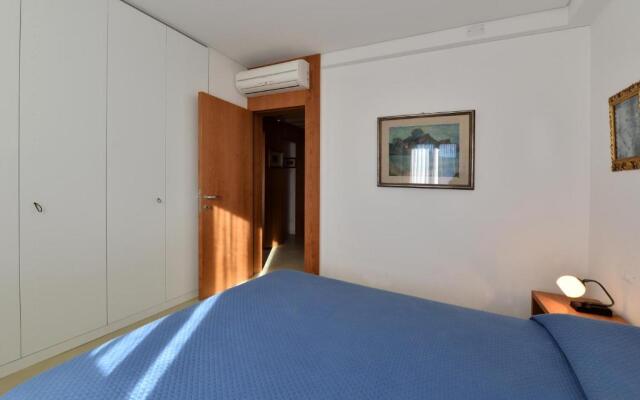 Venice Homes & Holidays Art District