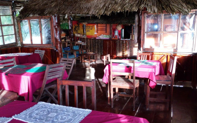 Twisted Palms Lodge & Restaurant