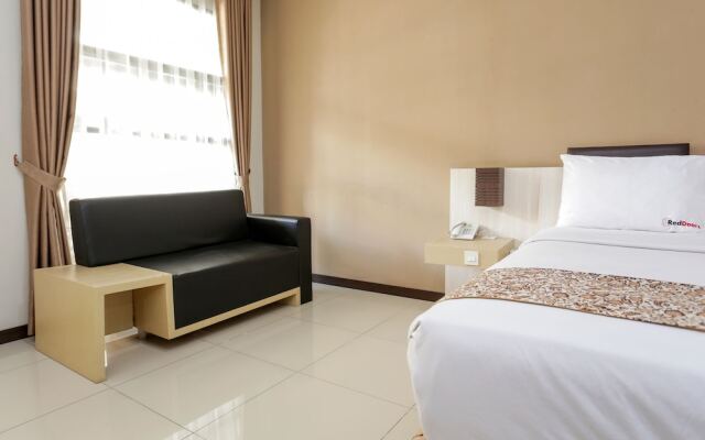 RedDoorz Plus near Farmhouse Lembang