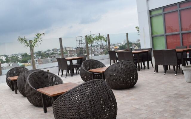 Hotel Deep Clarks Inn Lucknow