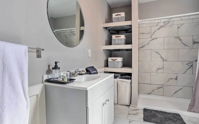 Updated Bayonne Townhome ~ 11 Mi to Nyc!