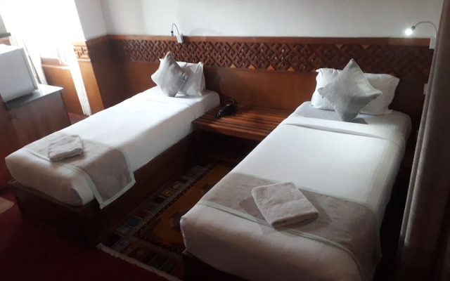 Dragon Hotel