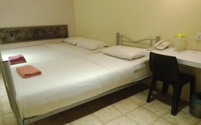 Hotel 77