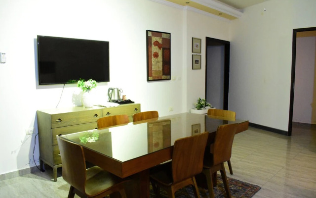 Crown Royal Hotel Tyr