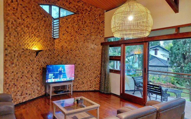 Villa 4-BR Klub Bunga No. 8 Batu Malang
