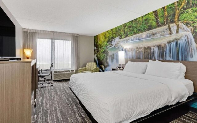 Clarion Pointe Near Erie Casino