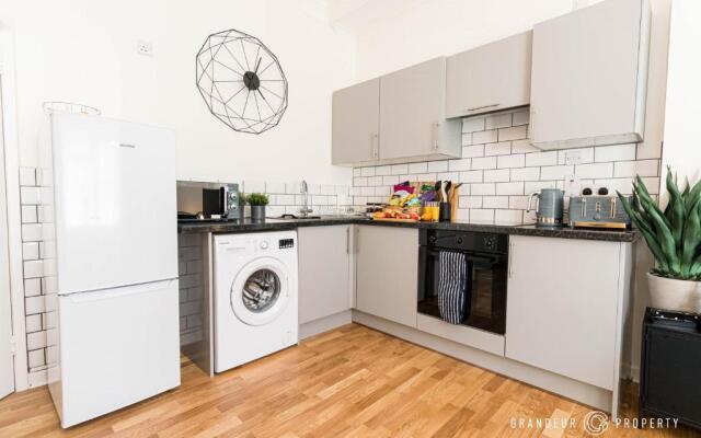 Idyllic 2 bedroom Apartment City Centre, Free Parking