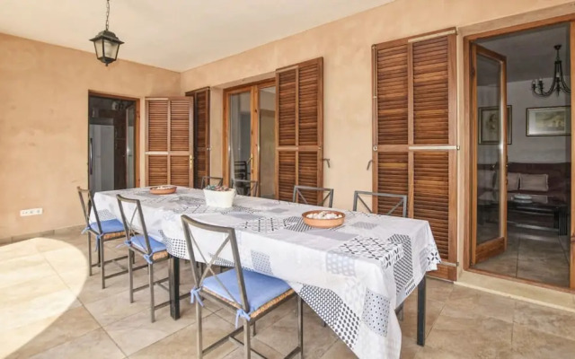 Country House in Spain With Pool & Mountain Views