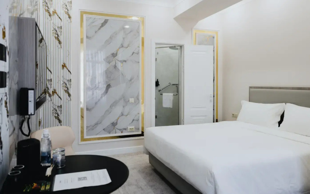 Bon Hotel (Бон)