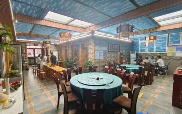 Guanglu Island Yun Yiju Chinese Inn