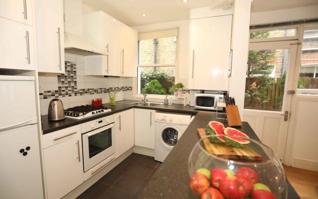 Huge 3 Bed Garden Flat