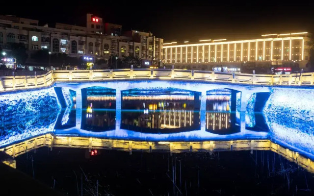Lily Hotel ( Yangxi West Lake )