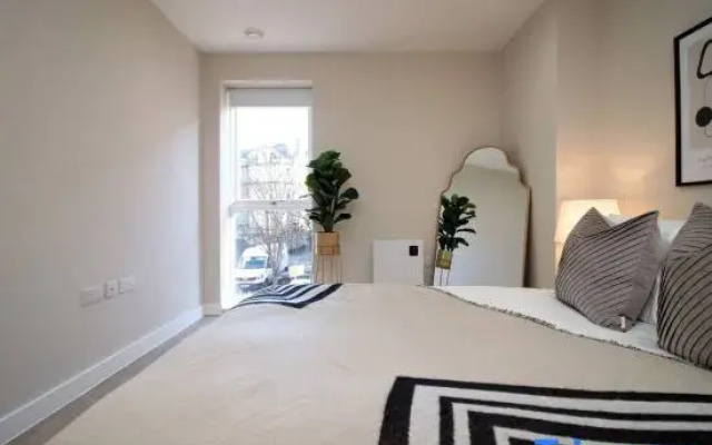 Charming 2BR Home in a Popular Urban Quarter