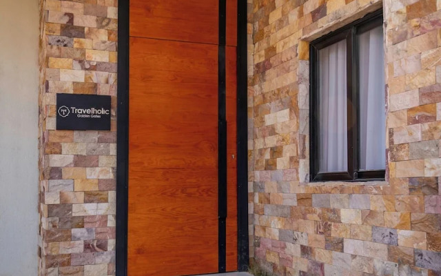Travelholic Residence Golden Gates