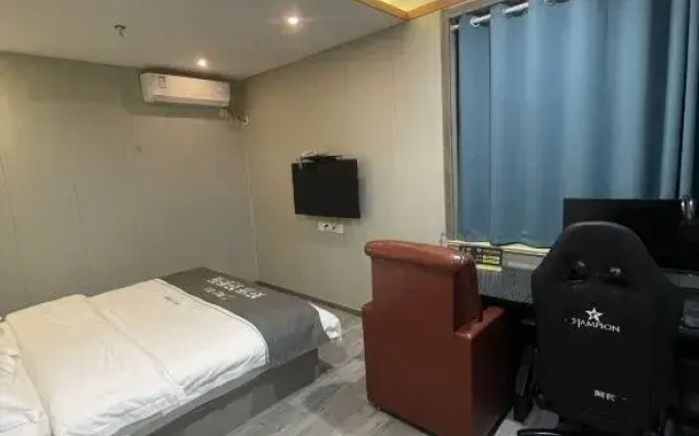 Ant E-Sports Hotel (Huai'an University Town Hancheng Plaza)