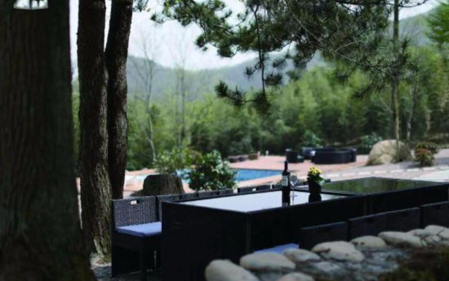 Yueguo Shanqiu Hostel