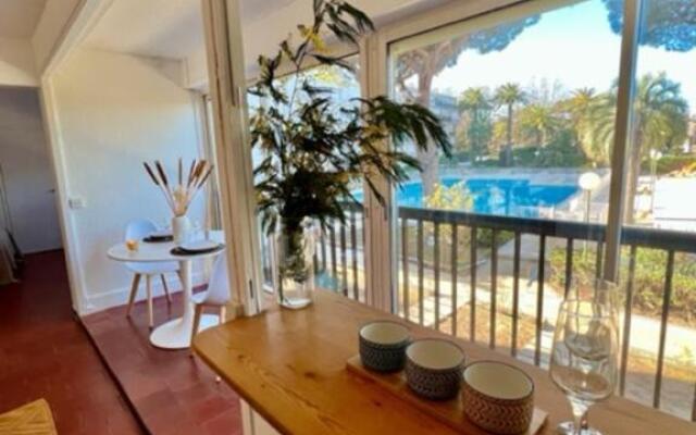 35m with Pool for Couple in Saint Tropez