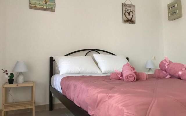 Cozy Appartment In The Center Of Corfu, Near Old Town 1,5 Km Host 4 People