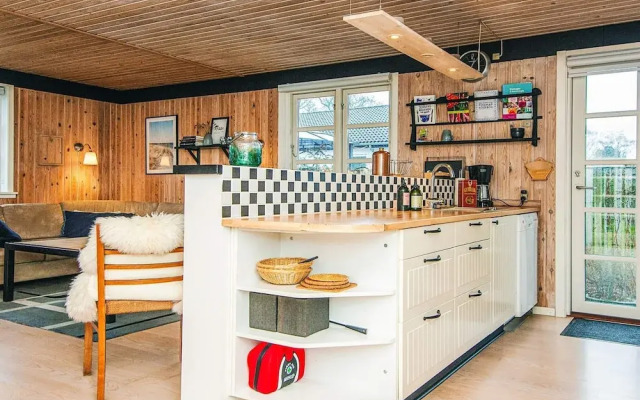 Cozy Cottage by the Sea-by Traum