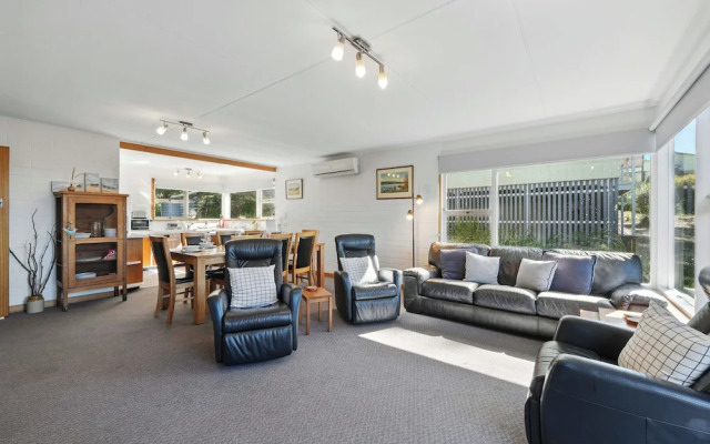 Coningham Beach House - 3 Bedrooms