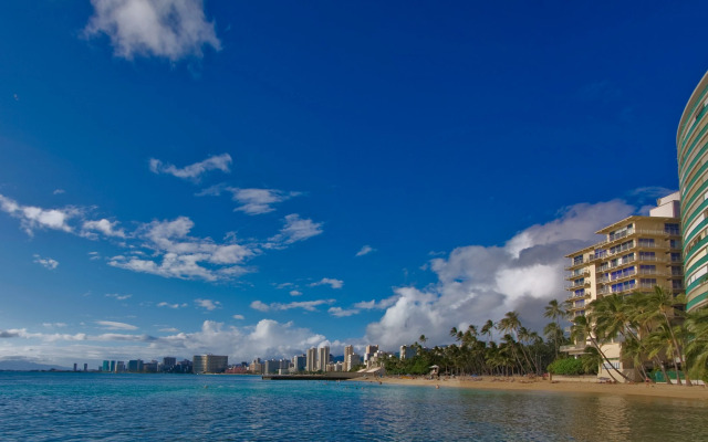 Kaimana Beach Hotel