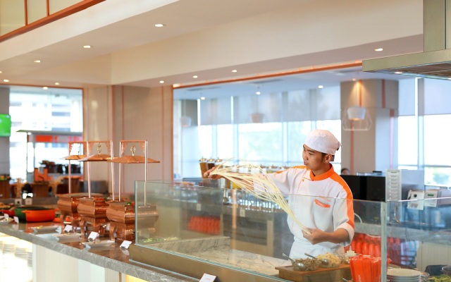 HARRIS Hotel & Conventions Bundaran Satelit Surabaya