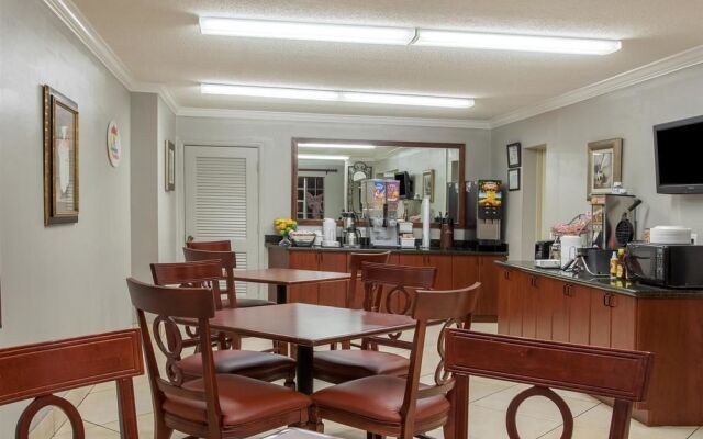 Super 8 By Wyndham Monroe West