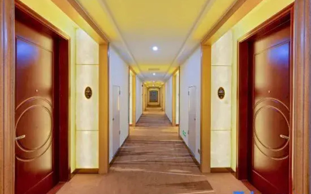 Yilong Hotel (Huizhou Ganghui)