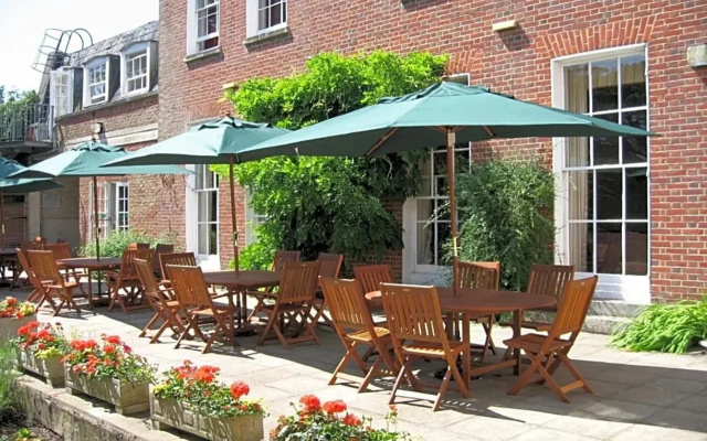 Lysses House Hotel