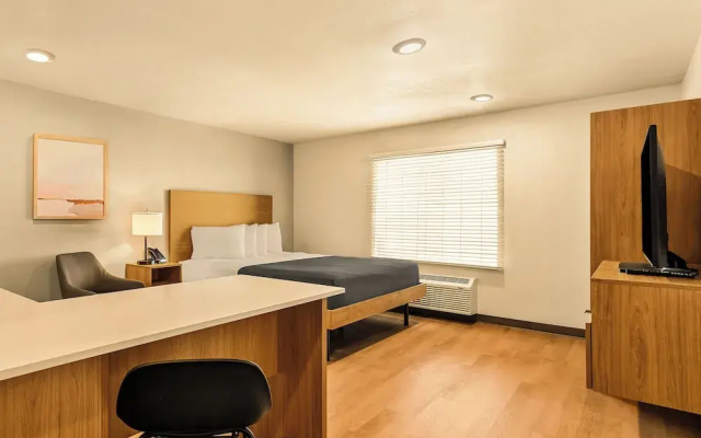 LivAway Suites Phoenix-Glendale