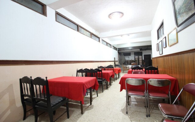 RedDoorz @ Mantrijeron 2