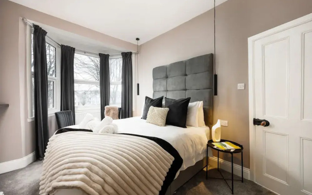 Beautiful 3 Bed House - Habita Property