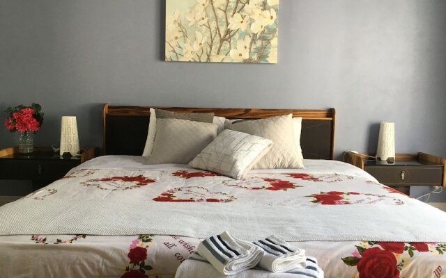 Warm and Sweet Room in West Vancouver