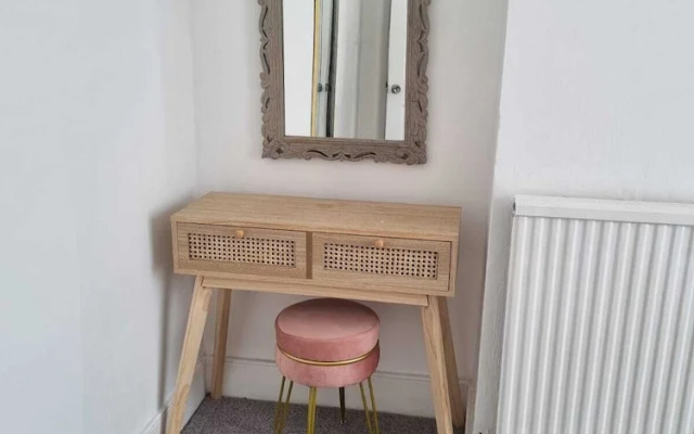 Large 4 Bed Terraced House