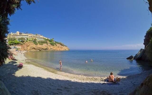Thania Seaside Smotel - Adults Only