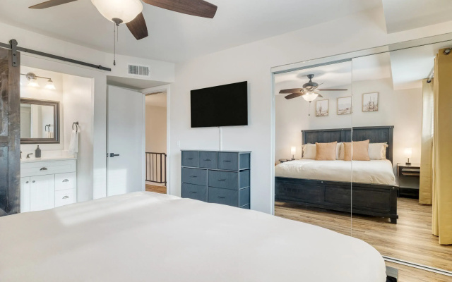 Old Town Treasure by Avantstay Central Location