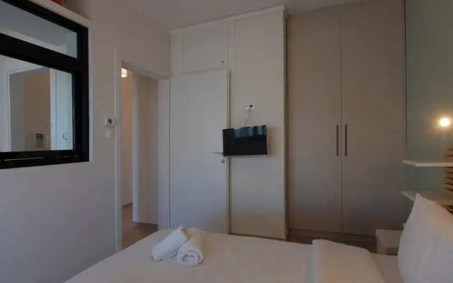 New Cozy Apt with Balcony close to Metro