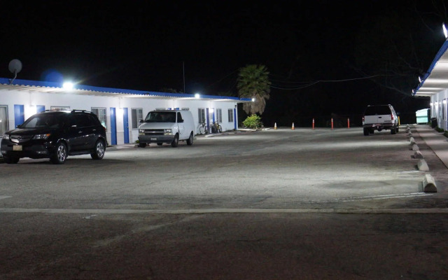 White Caps Motel