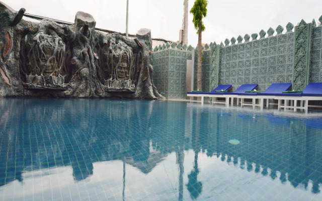 The Suite By Royal Crown Hotel