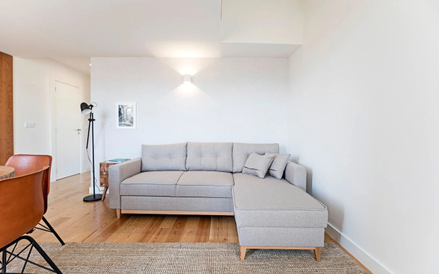 Superb Flat w/ Balcony and AC by LovelyStay