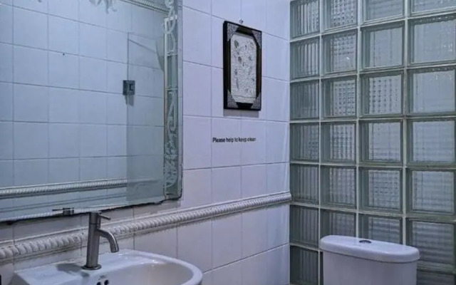 Waterside House And Hostel